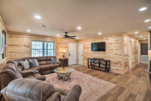 . Greers Ferry Home on 40 Acres 1/4 Mi to Lake!