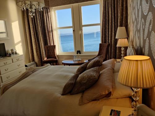 Deluxe King Room with Sea View - 4