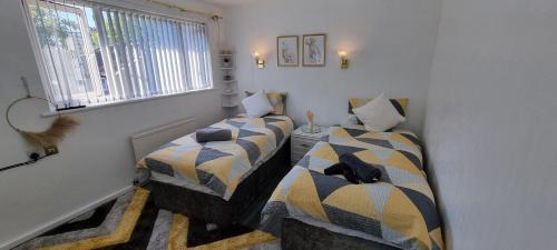 Modern 2-Bed Home - Private Garden Parking & WiFi, Leeds (Foto 10)
