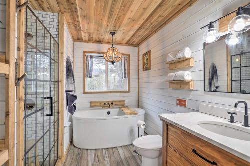 Adirondack Oasis, 15 Mi to Lake George Village! in Chestertown (NY)