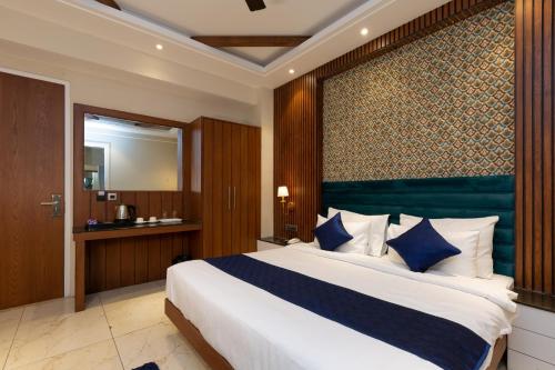 Deluxe Room image 5