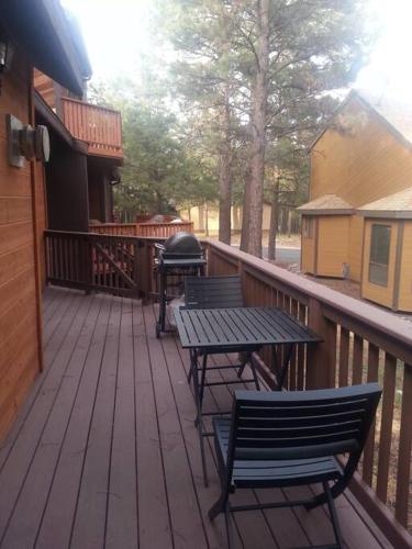 Cozy Flagstaff Home in Cool Pines - Country Club