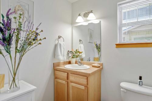 Heart of Bozeman Townhome with Patio Near MSU in Bozeman, USA