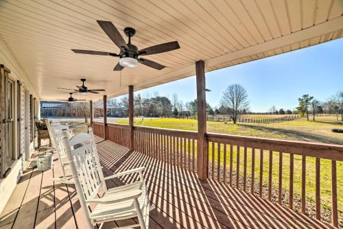 Charming McKenzie Farmhouse with Fire Pit!