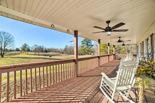 Charming McKenzie Farmhouse with Fire Pit!