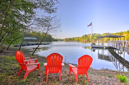 Lakefront South Carolina Abode with Deck and Boat Dock in Fair Play, USA