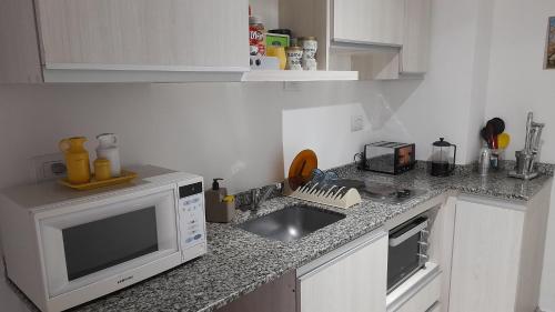 ห้องครัว, Amplio departamento completo en Caba in ฟลอเรส