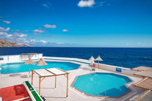 Marina Blue, Las Caletillas