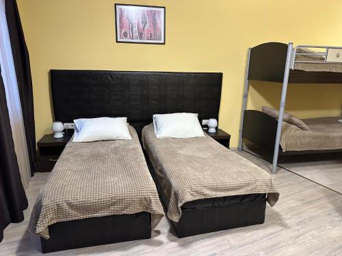2 twin beds, 1 bunk bed