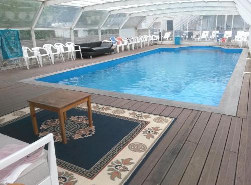 泳池, Villa Les Martinets-Randonnée-Voie Verte-Gorges d'Héric-Massif du Caroux-Olargues-Mons-Lamalou (Villa Les Martinets-Randonnee-Voie Verte-Gorges d'Heric-Massif du Caroux-Olargues-Mons-Lamalou) in 里布佐瑞奧