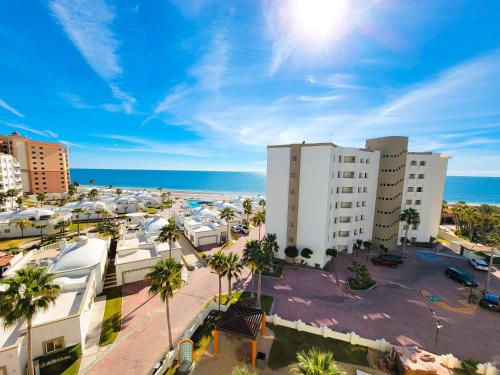 Las Palmas Resort Condo 603 with amazing sea view in แซนดี บีช