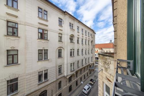 Anastasia 2 bedrooms apartment on Váci utca - image 11
