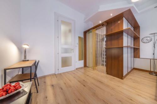 Anastasia 2 bedrooms apartment on Váci utca - image 7