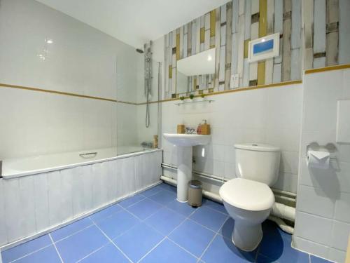 Liverpool One Beautifully Presented 2 Bedroom Apartment, Liverpool (photo 9)