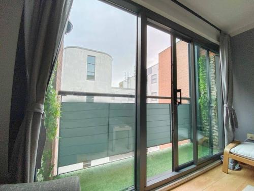 Liverpool One Beautifully Presented 2 Bedroom Apartment, Liverpool (photo 10)