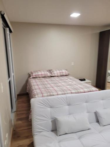 LOFT ENCANTADOR COM PISCINA, VAGA, WiFi, TV 50"