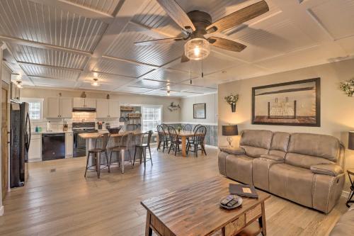 Lakefront Greers Ferry Cabin with Covered Boat Slip! in แฟร์ฟิลด์เบย์ (อาร์คันซอ)