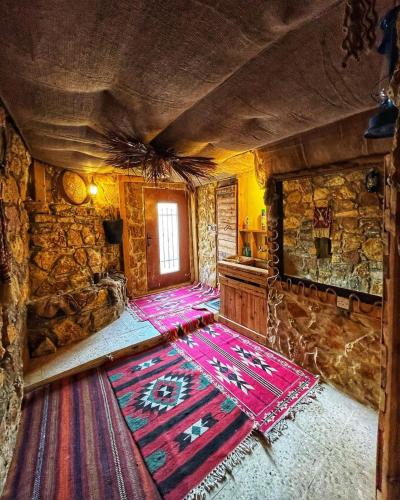 7 Caves Hotel in Maan