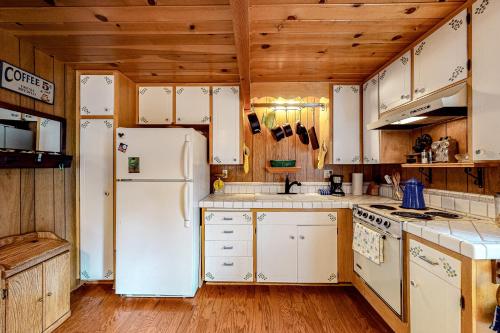 Crestline Retreat in Crestline, USA