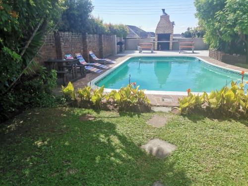 Palm Tree BnB – East London, IA