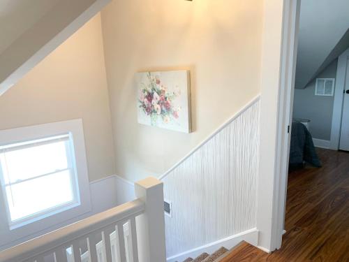 Newly renovated 4 bedroom apartment near downtown. in มอนต์แคลร์