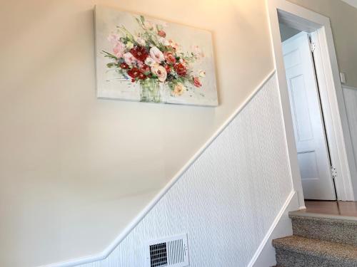 Newly renovated 4 bedroom apartment near downtown. in มอนต์แคลร์