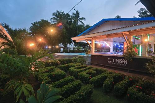 Exterior view, Puerto Azul Hotel in Puntarenas