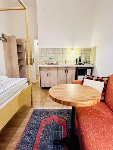 Studio Apartment image 4