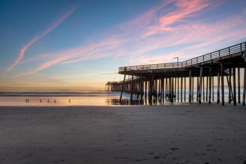 Steps To #PismoBeach with Poker, Foosball, FREE EV Charger, and Bikes, Oceano (Foto 2)