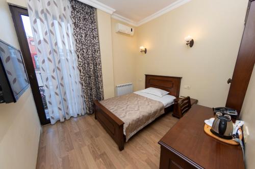 Eiffel Hotel – Batumi, IL