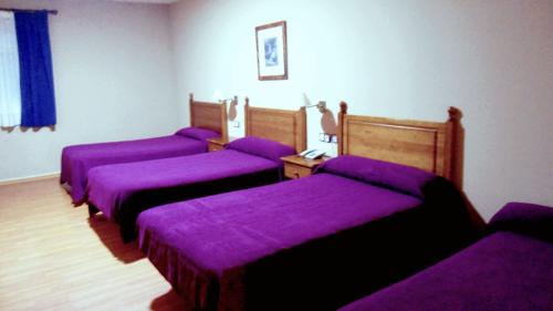 4 twin beds