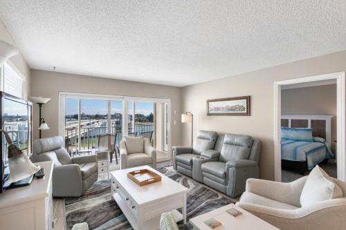 505 Beach Place Condos in St Pete Beach, USA