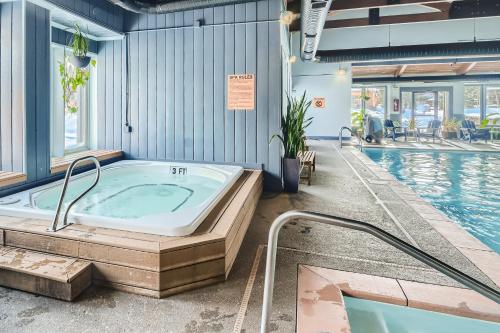 NEW LISTING! Adventurers Delight condo in Breckenridge, USA