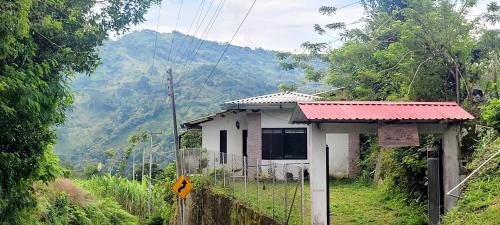 Acogedora casa campestre, con parqueadero privado