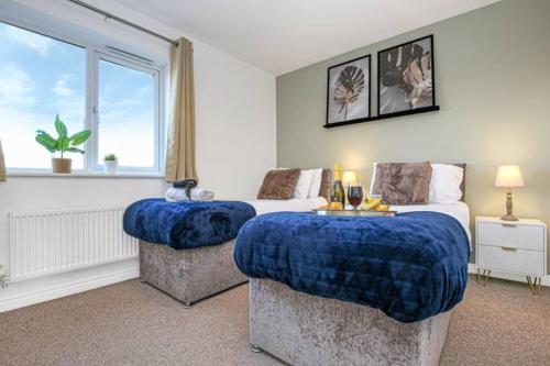 Aylesbury House with Free Parking, Super-Fast Wifi and Smart TV with Netflix by Yoko Property