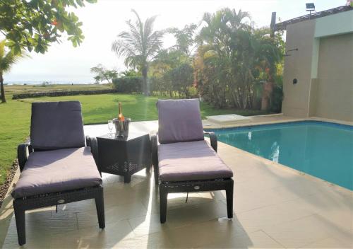 View, Beach Villa Sol & Mar Cartagena, beachfront & private pool in Punta de Canoa