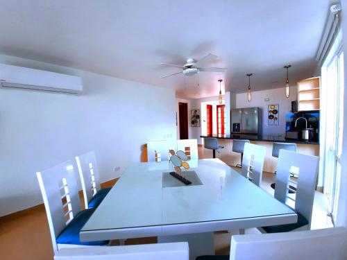 Facilities, Beach Villa Sol & Mar Cartagena, beachfront & private pool in Punta de Canoa