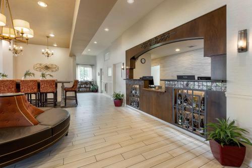 Best Western PLUS Vineyard Inn and Suites