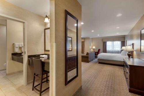 Best Western PLUS Vineyard Inn and Suites