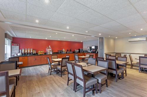 Best Western Plus Burlington Inn & Suites