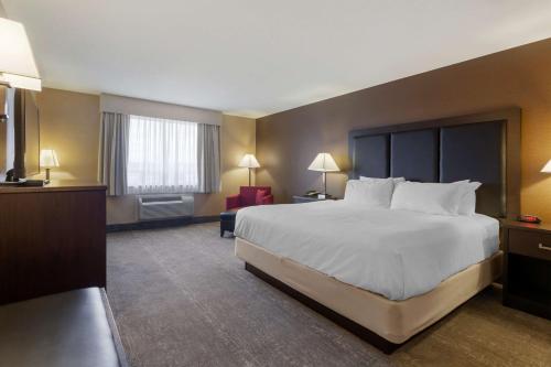 Best Western Plus Burlington Inn & Suites