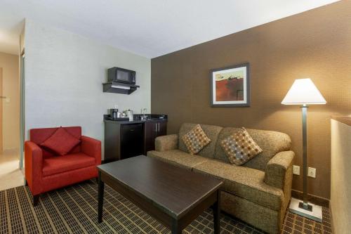 Best Western Plus Burlington Inn & Suites