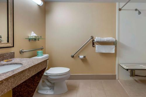 Best Western Plus Burlington Inn & Suites