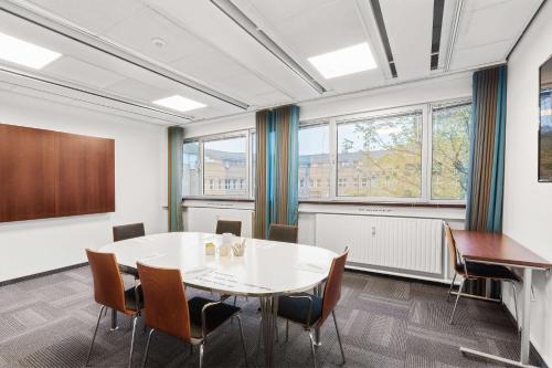 Best Western Plus Airport Hotel - image 9