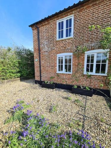 Brisley North Norfolk cosy cottage garden pub and walks