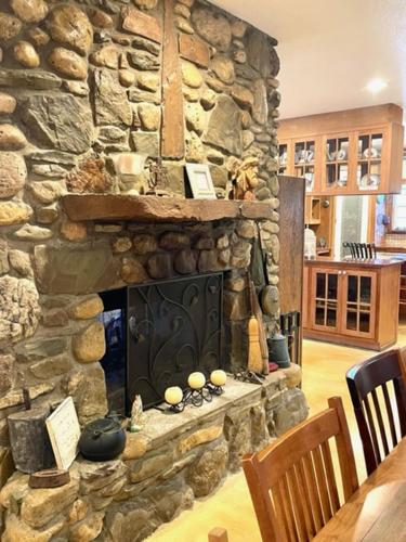 Grandview House on Hamilton Creek in มาร์เบิลฟอลส์ (TX)