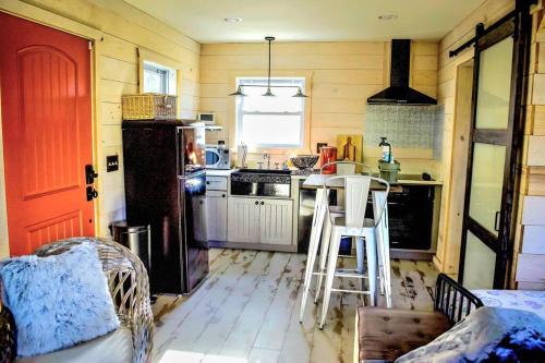 Secluded Tiny House by the Marsh with Hunting Island Beach Pass