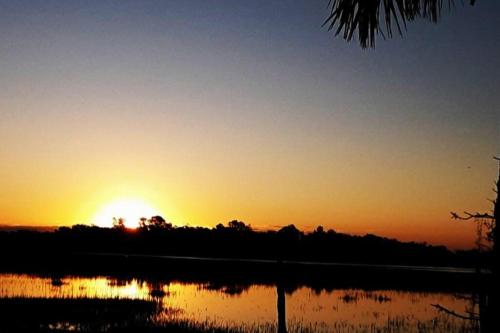 Secluded Tiny House by the Marsh with Hunting Island Beach Pass