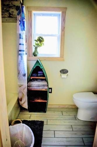 Secluded Tiny House by the Marsh with Hunting Island Beach Pass thumb 4