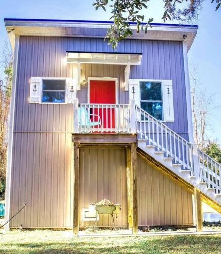 Secluded Tiny House by the Marsh with Hunting Island Beach Pass